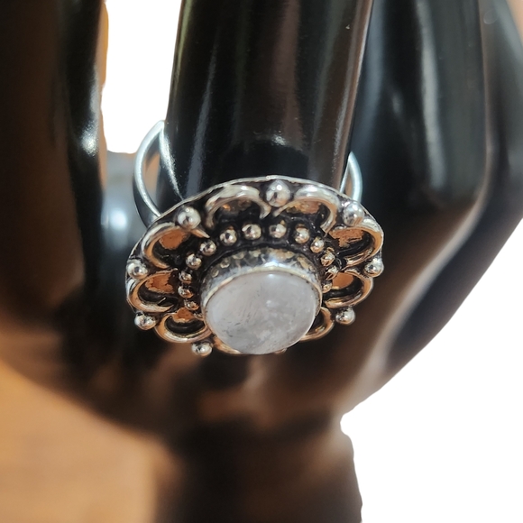 Daisy Flower Style Sterling Silver Ring Size 6 - Picture 4 of 4